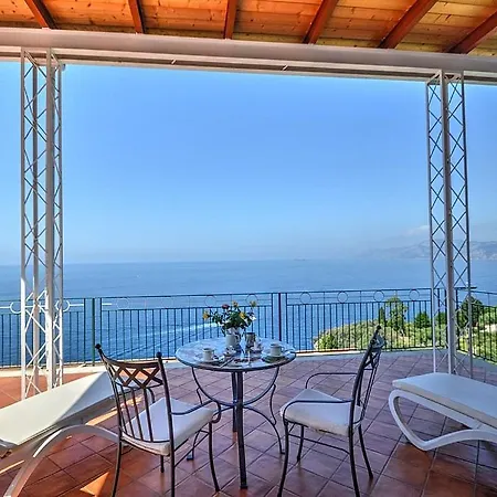 Sleeps 4 Air Con Wifi Holiday home