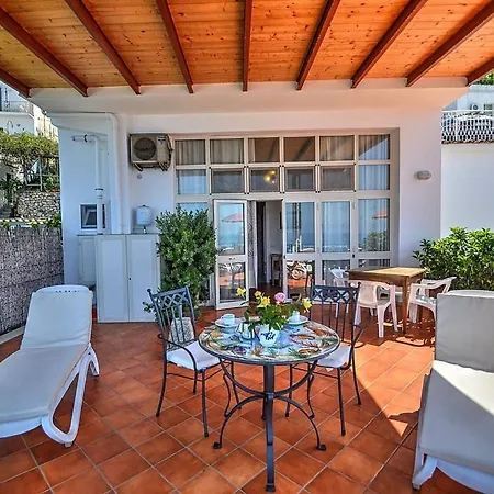 Holiday home Sleeps 4 Air Con Wifi *