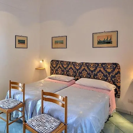 Holiday home Sleeps 4 Air Con Wifi