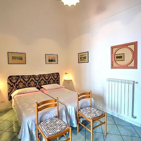 Sleeps 4 Air Con Wifi *
