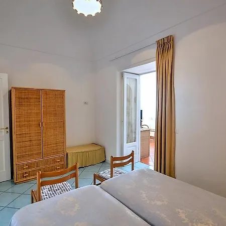 Sleeps 4 Air Con Wifi Holiday home
